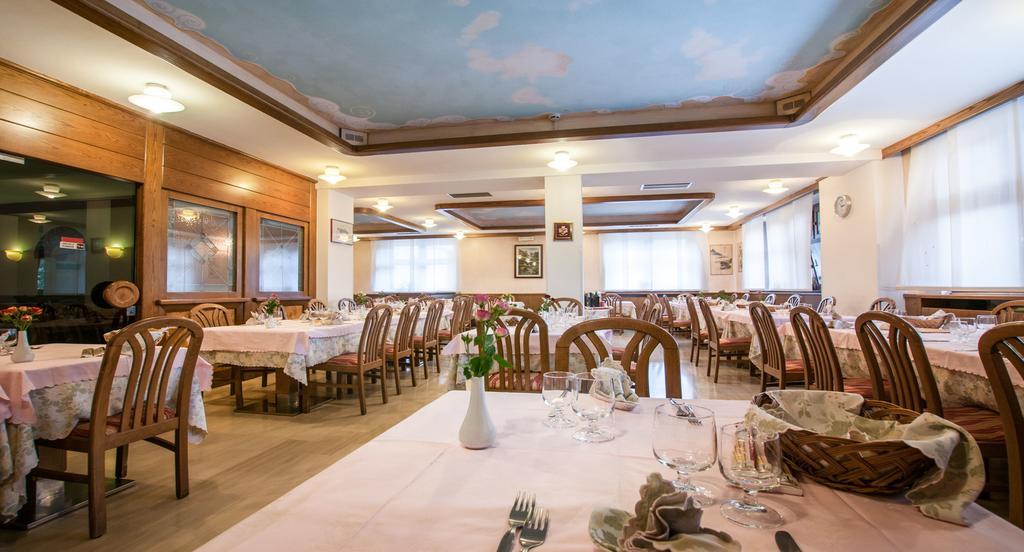 Albergo Sayonara Comano Terme Bagian luar foto