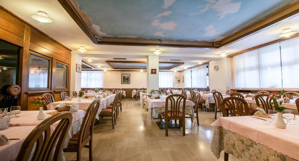 Albergo Sayonara Comano Terme Bagian luar foto