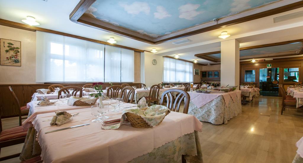 Albergo Sayonara Comano Terme Bagian luar foto