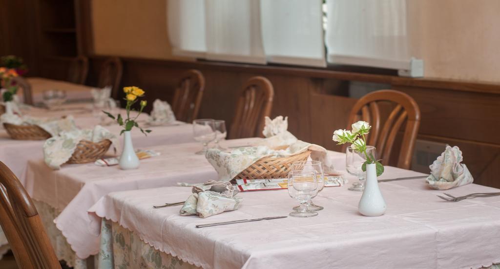Albergo Sayonara Comano Terme Bagian luar foto