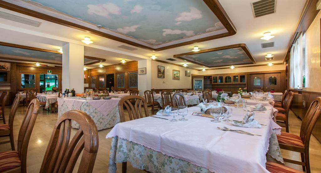 Albergo Sayonara Comano Terme Bagian luar foto