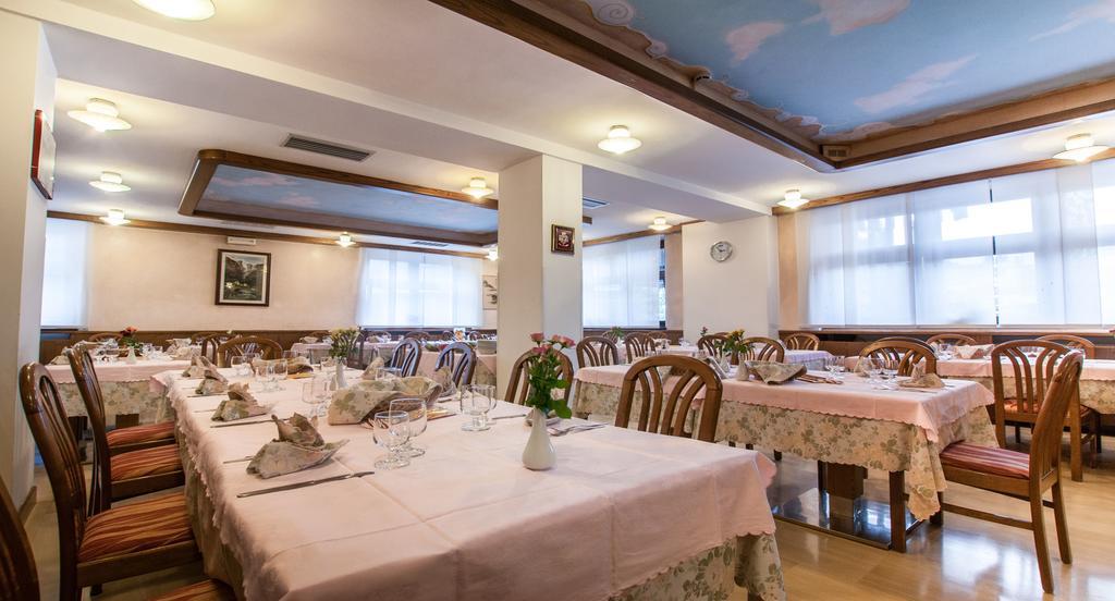 Albergo Sayonara Comano Terme Bagian luar foto
