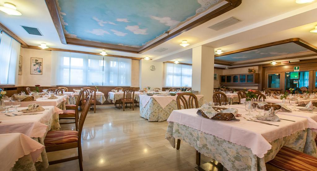 Albergo Sayonara Comano Terme Bagian luar foto