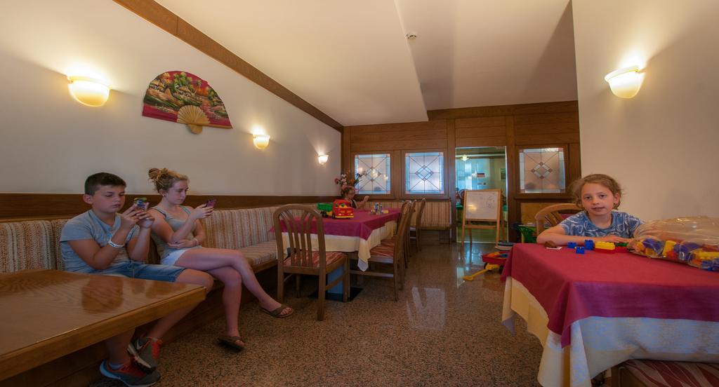 Albergo Sayonara Comano Terme Bagian luar foto
