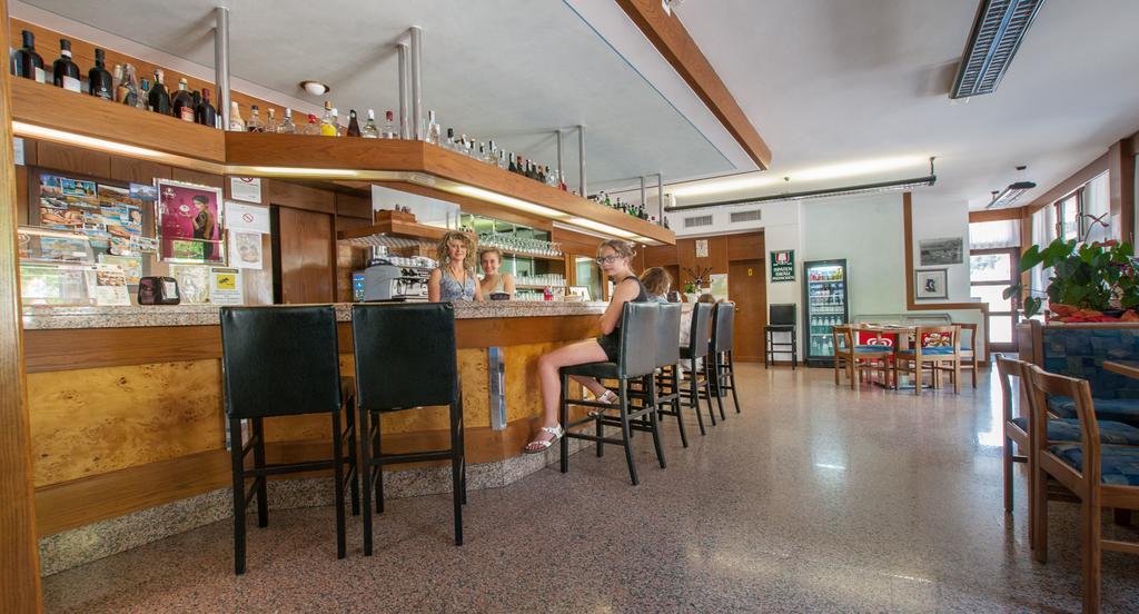 Albergo Sayonara Comano Terme Bagian luar foto