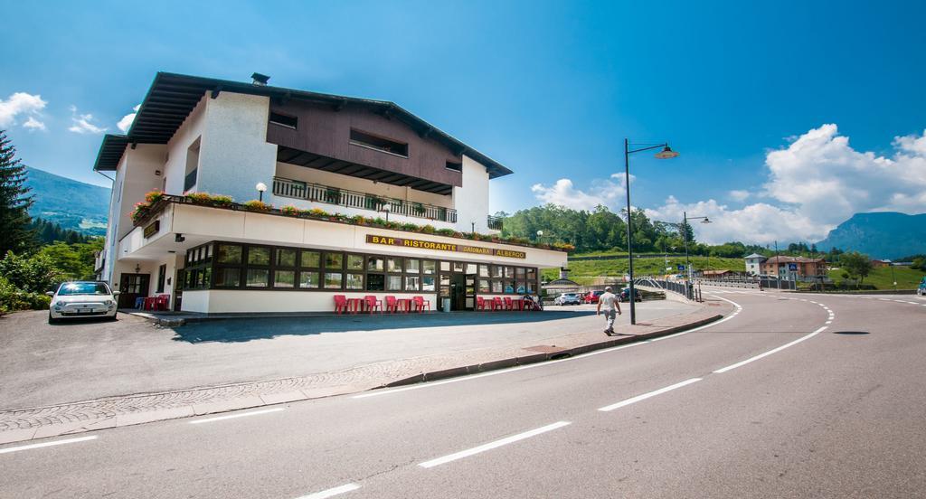Albergo Sayonara Comano Terme Bagian luar foto