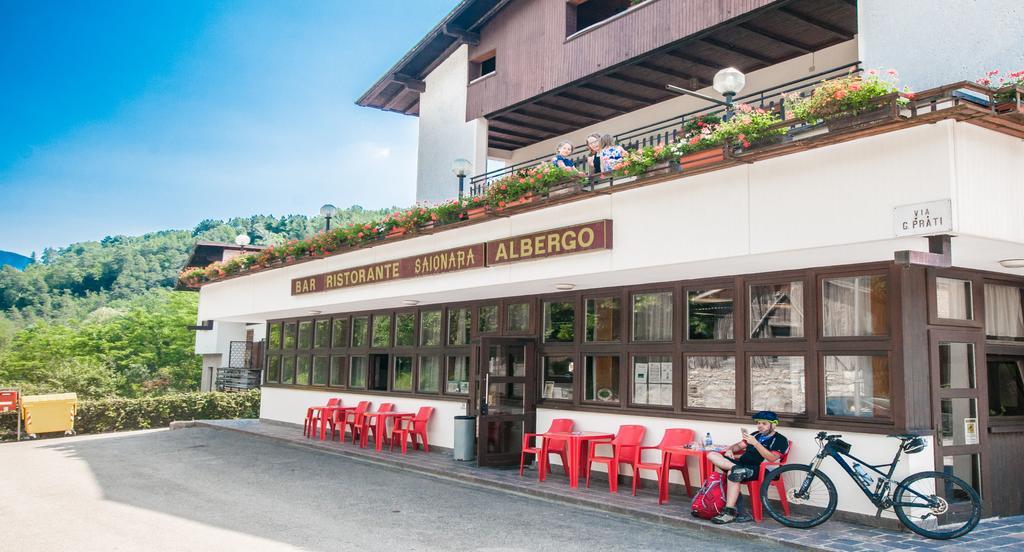 Albergo Sayonara Comano Terme Bagian luar foto