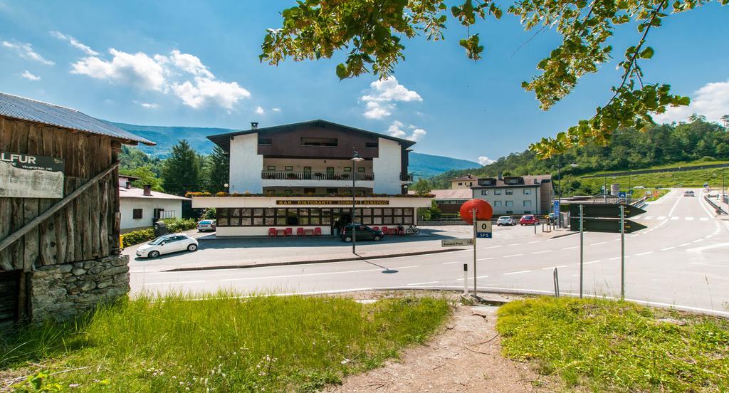 Albergo Sayonara Comano Terme Bagian luar foto